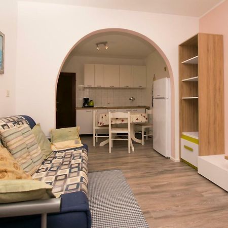 One Bedroom Apartment Near The Kamenjak Park In Prematura Premantura Exterior photo