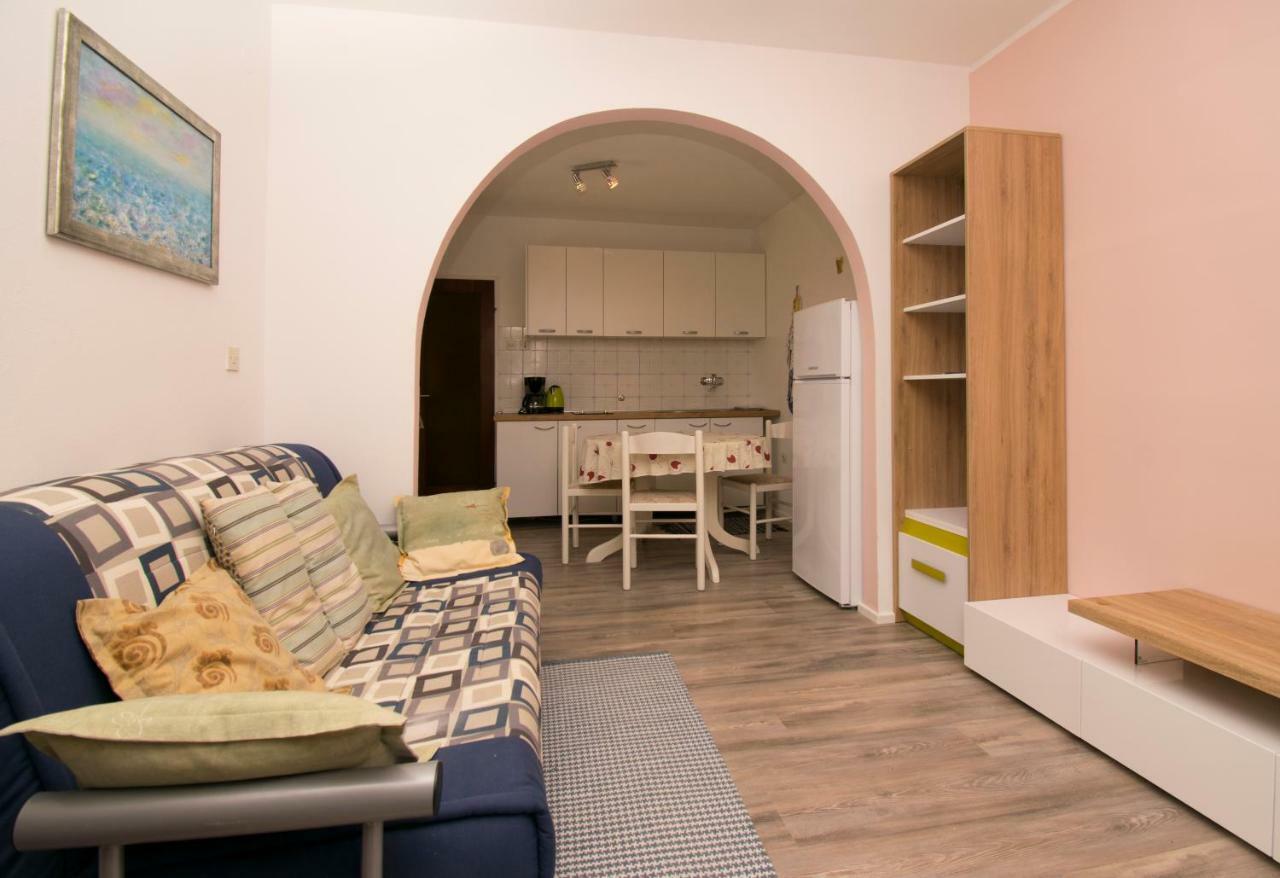 One Bedroom Apartment Near The Kamenjak Park In Prematura Premantura Exterior photo