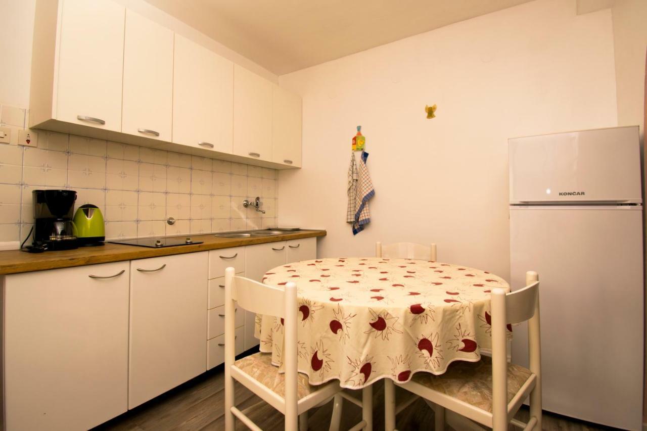 One Bedroom Apartment Near The Kamenjak Park In Prematura Premantura Exterior photo