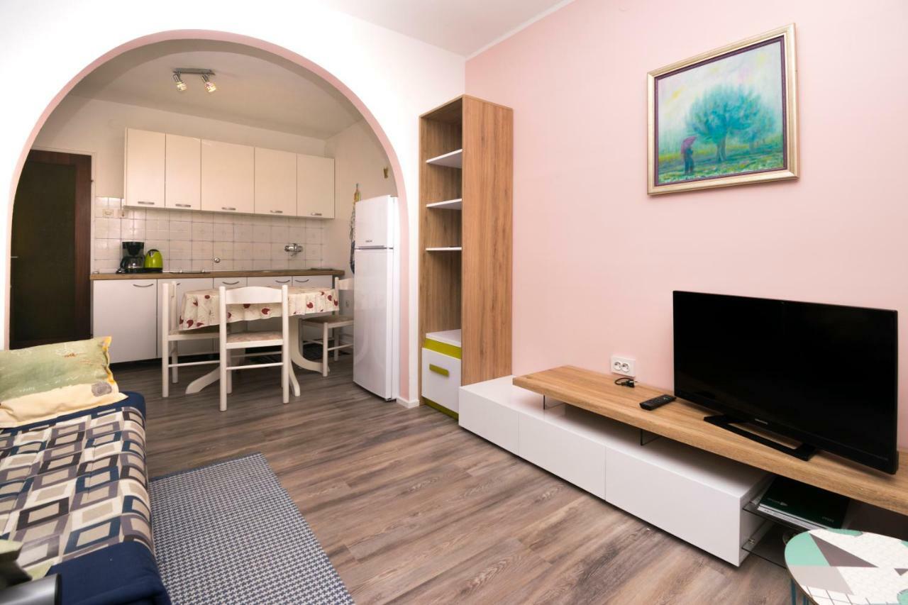 One Bedroom Apartment Near The Kamenjak Park In Prematura Premantura Exterior photo