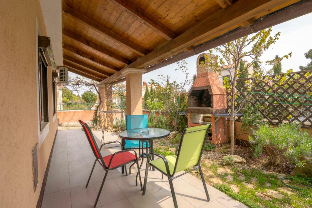 One Bedroom Apartment Near The Kamenjak Park In Prematura Premantura Exterior photo