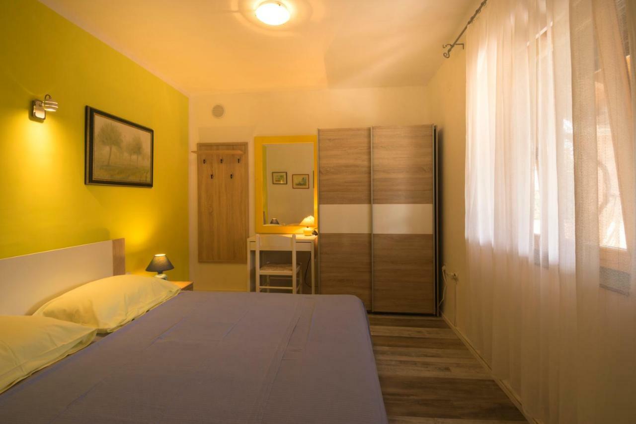 One Bedroom Apartment Near The Kamenjak Park In Prematura Premantura Exterior photo